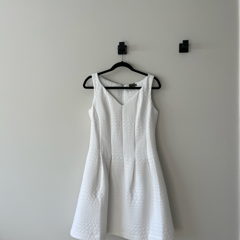 Taylor White V-neck Sleeveless Dress